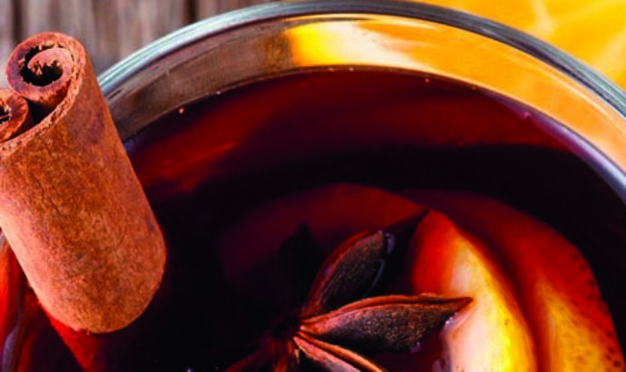 Magia Natalizia in tazza: Il Delizioso Vin Brulé di Natale