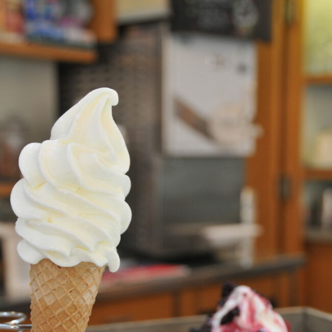 Come scegliere la macchina per gelato soft giusta per la tua attività 