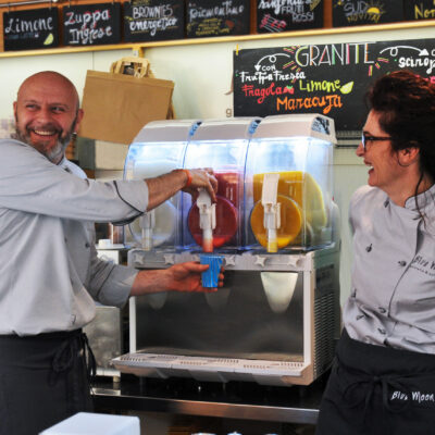 How to use a commercial slush machine